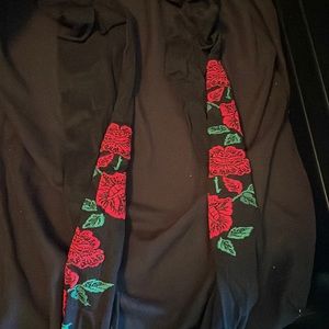 Hot Topic detailed rose stockings